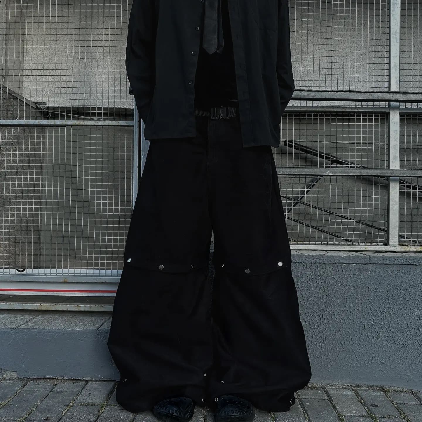 Seraphim Transformers Pants: широкий низ на человеке