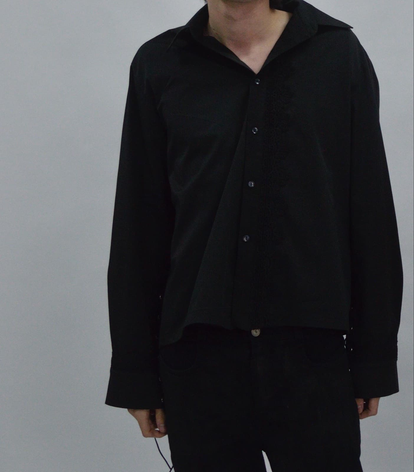VampShirt: вид спереди на человеке
