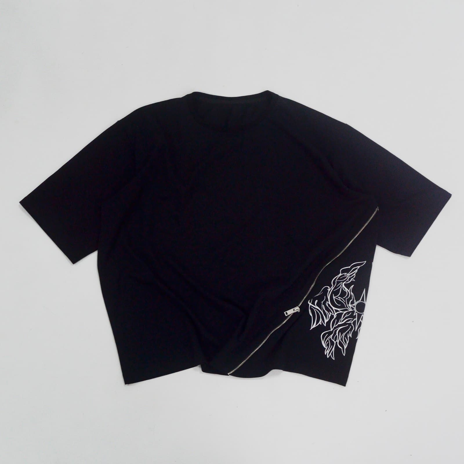 ZipperLogoTshirt: раскладка, принт сбоку